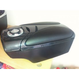 UNIVERZÁLIS CARBON KÖNYÖKLŐ,KARTÁMASZ AUDI,VW,BMW