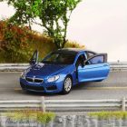 BURAGO BMW M6  - 1:43 1/43 Kék modellautó modell autó Minőségi termék